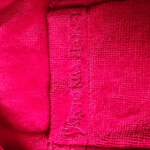 Victoria Secret - Picture 3 of 4